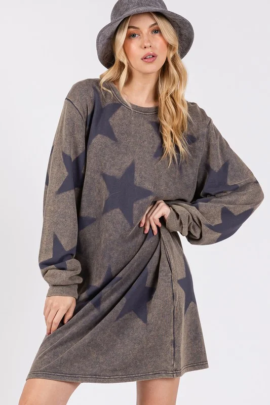 SAGE + FIG Washed Star Print Round Neck Dress - Image 4 | Lily's Pad Studio